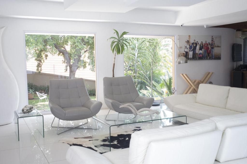 Luxury Upmarket Guesthouse 20 On 4Th Rustenburg Eksteriør billede