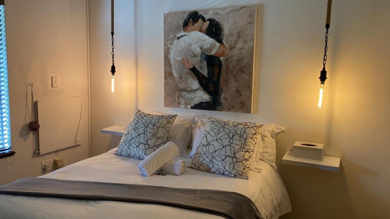 Luxury Upmarket Guesthouse 20 On 4Th Rustenburg Eksteriør billede