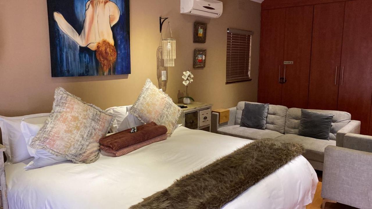 Luxury Upmarket Guesthouse 20 On 4Th Rustenburg Eksteriør billede