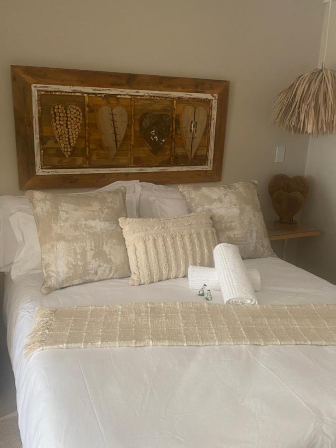 Luxury Upmarket Guesthouse 20 On 4Th Rustenburg Eksteriør billede