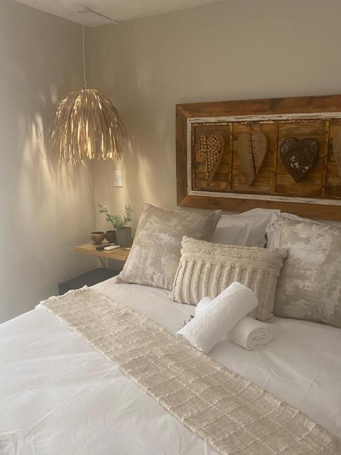 Luxury Upmarket Guesthouse 20 On 4Th Rustenburg Eksteriør billede