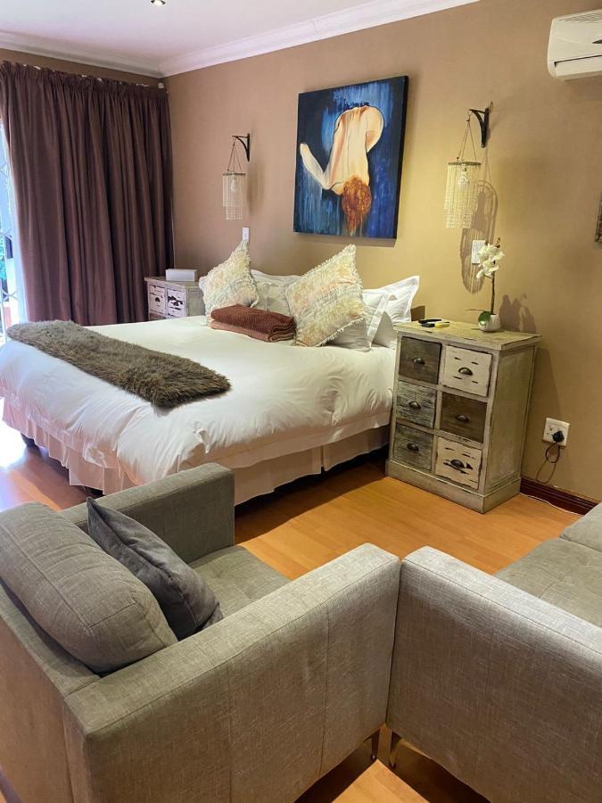 Luxury Upmarket Guesthouse 20 On 4Th Rustenburg Eksteriør billede