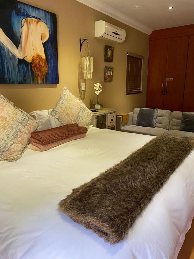 Luxury Upmarket Guesthouse 20 On 4Th Rustenburg Eksteriør billede