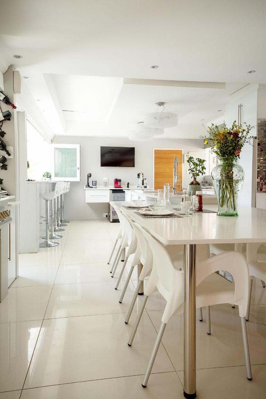 Luxury Upmarket Guesthouse 20 On 4Th Rustenburg Eksteriør billede