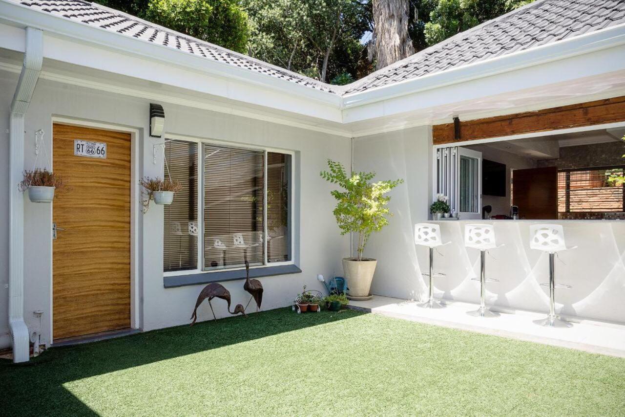 Luxury Upmarket Guesthouse 20 On 4Th Rustenburg Eksteriør billede