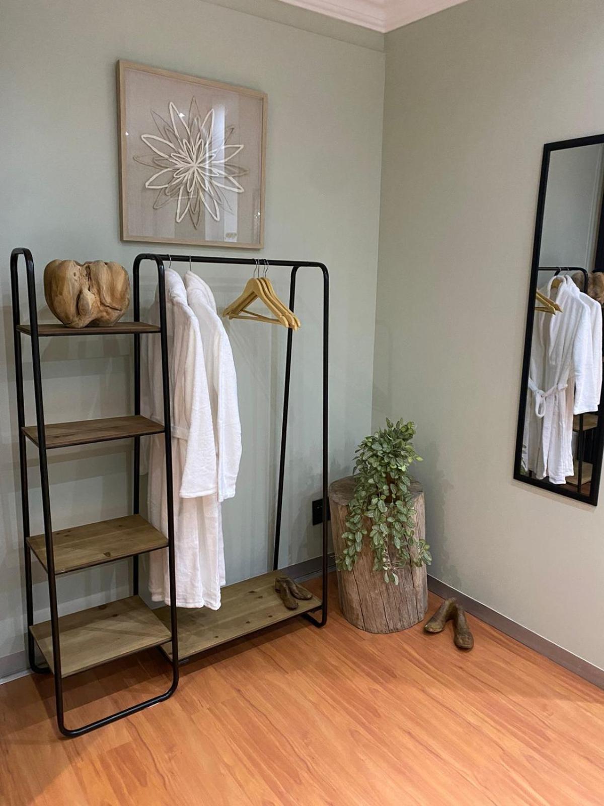Luxury Upmarket Guesthouse 20 On 4Th Rustenburg Eksteriør billede