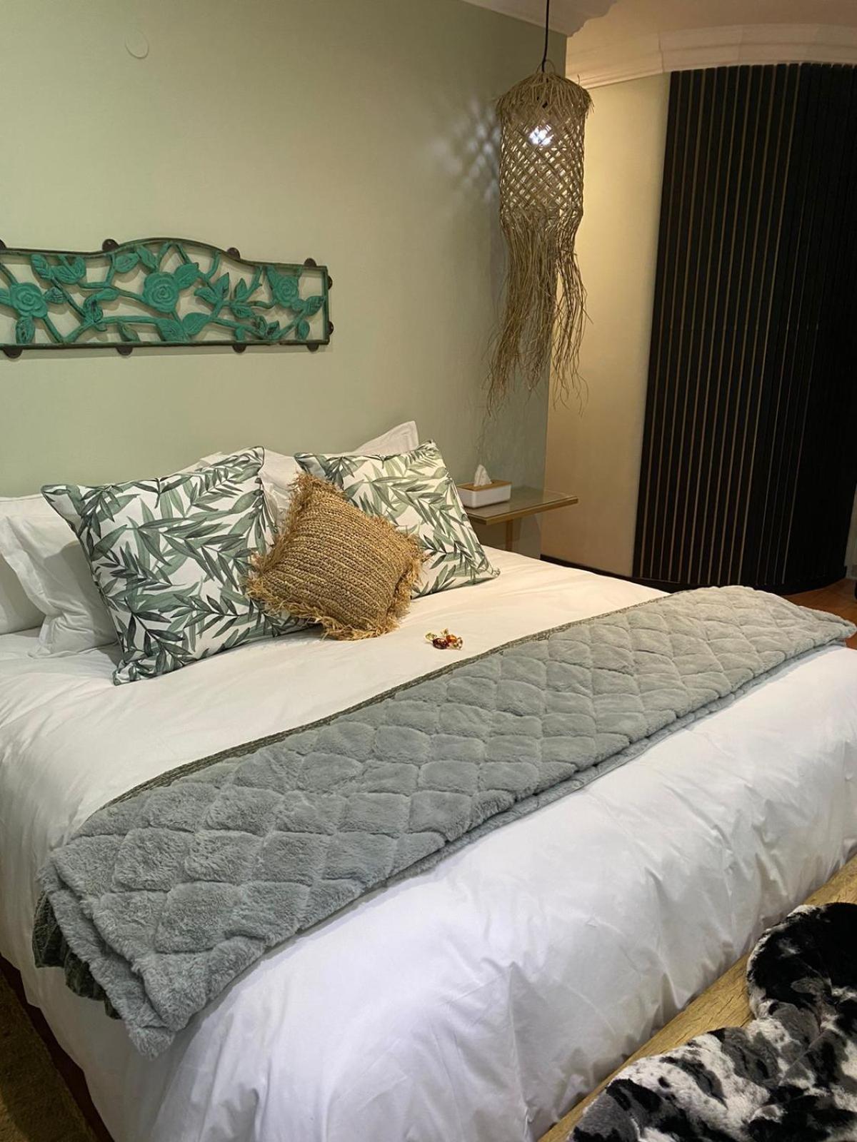 Luxury Upmarket Guesthouse 20 On 4Th Rustenburg Eksteriør billede