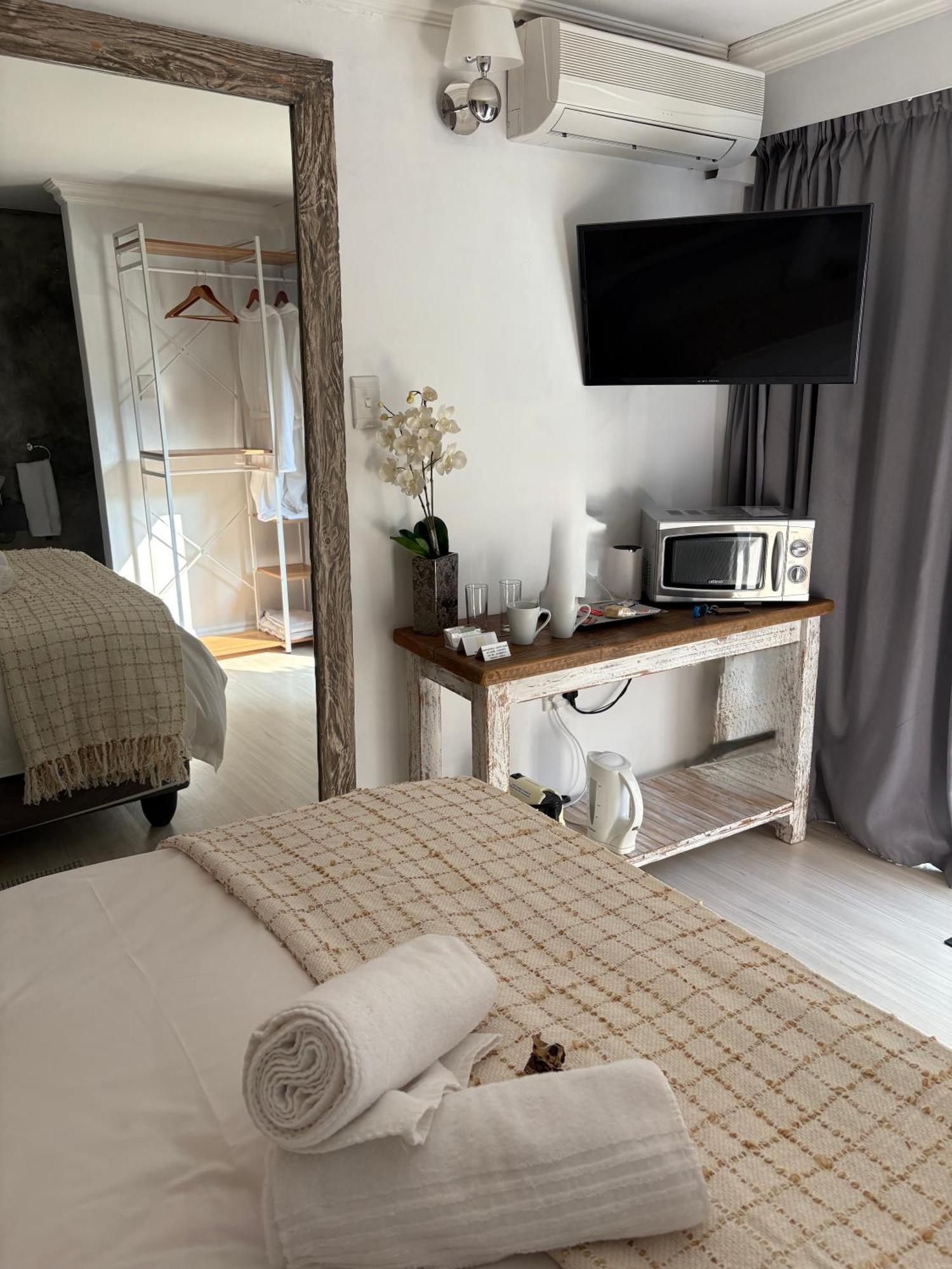 Luxury Upmarket Guesthouse 20 On 4Th Rustenburg Eksteriør billede
