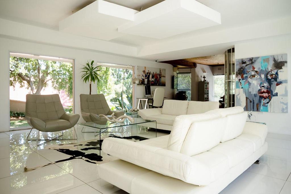 Luxury Upmarket Guesthouse 20 On 4Th Rustenburg Eksteriør billede